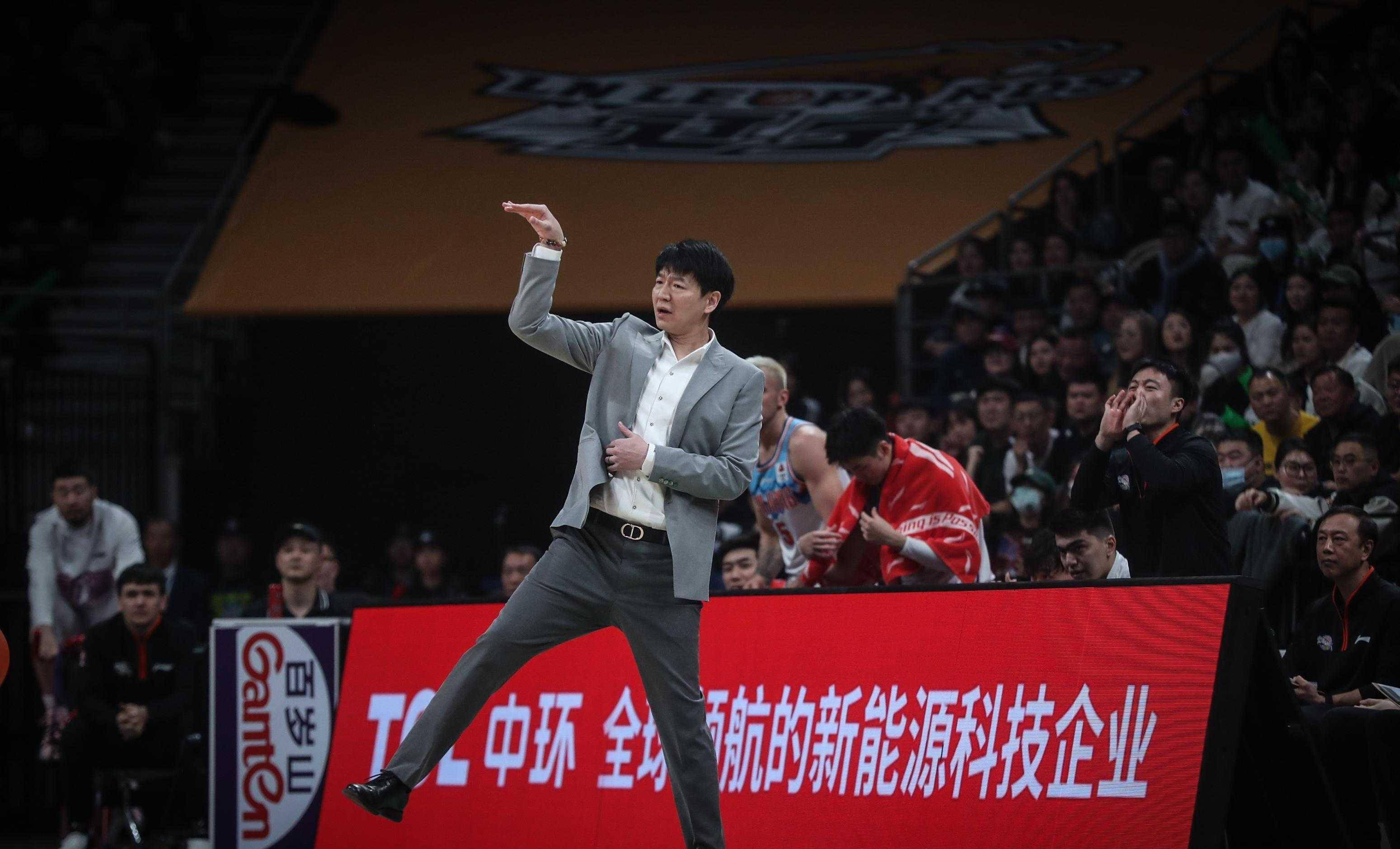 队伍风采篮球竞技场上掀波澜