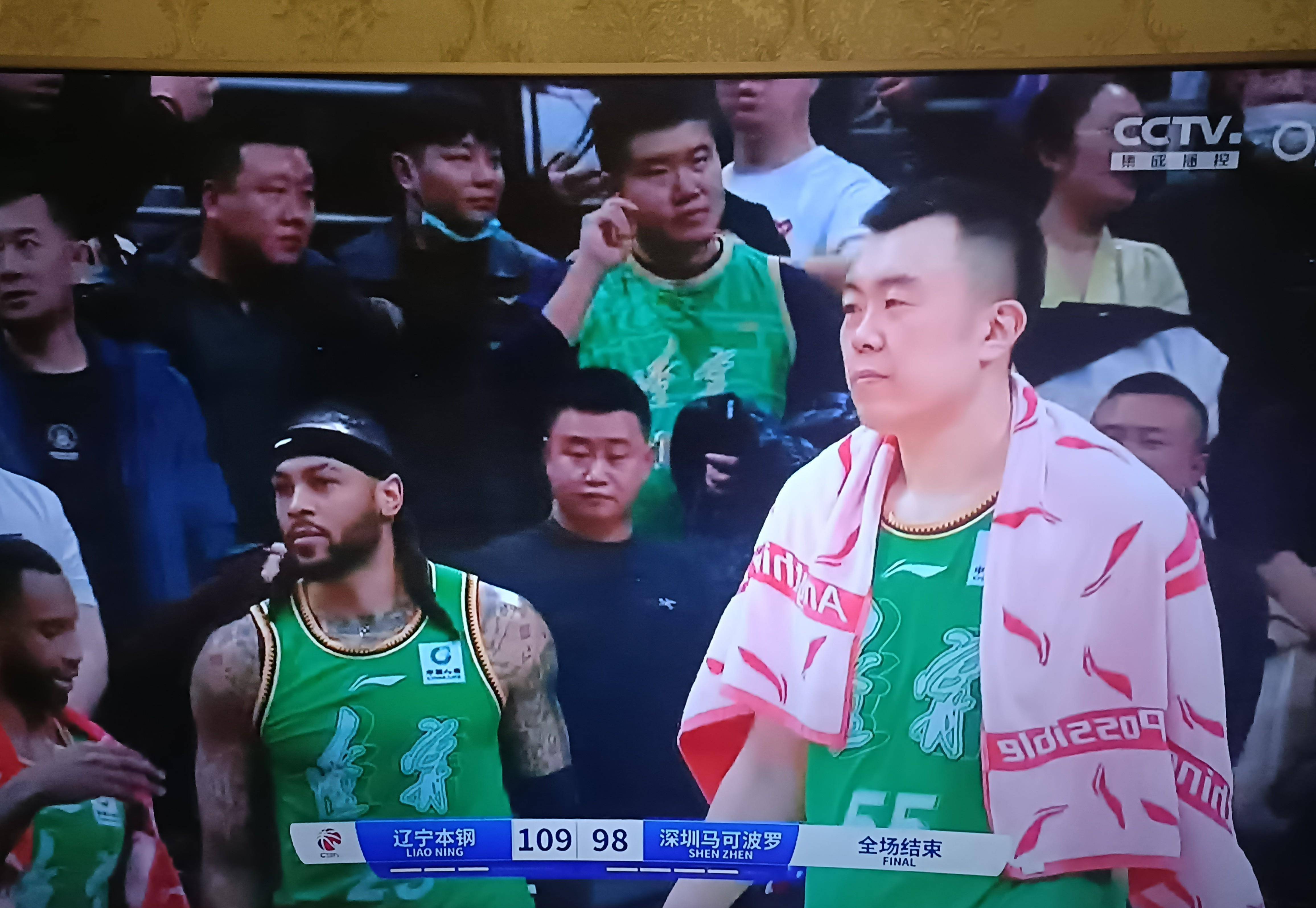 辽宁男篮主场取得胜利掌握领先